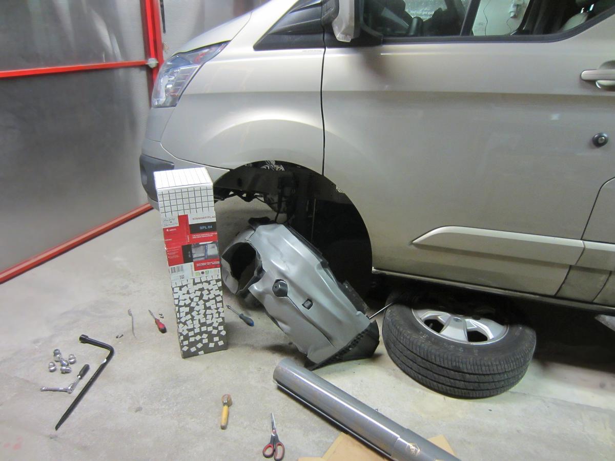 30_Ford_Tourneo_Custom-podbehy03